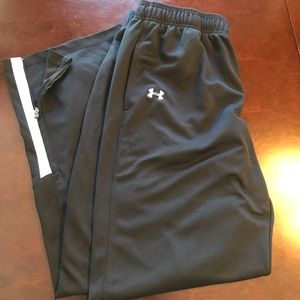 Men’s Under Armour loose athletic pant.